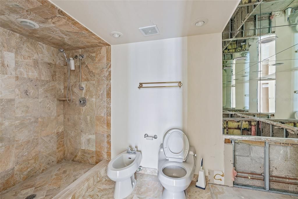 Recently Sold: $1,800,000 (2 beds, 2 baths, 1982 Square Feet)