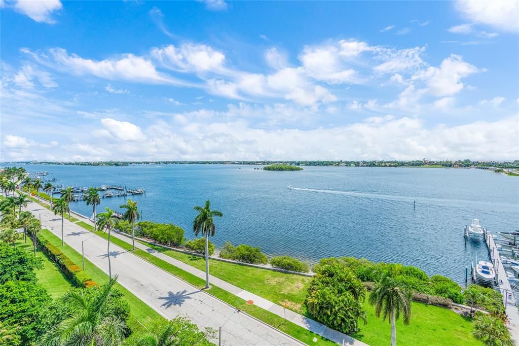 Recently Sold: $1,800,000 (2 beds, 2 baths, 1982 Square Feet)