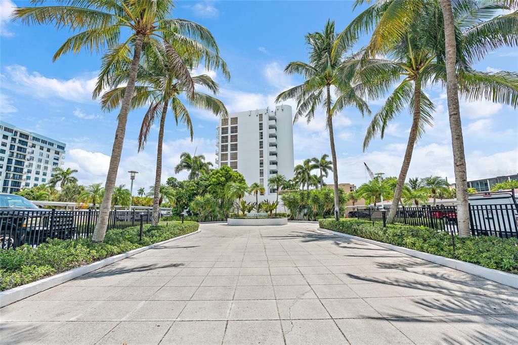 Recently Sold: $1,800,000 (2 beds, 2 baths, 1982 Square Feet)