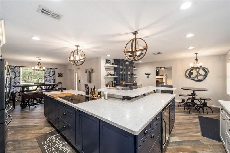 Recently Sold: $1,125,000 (6 beds, 4 baths, 3721 Square Feet)