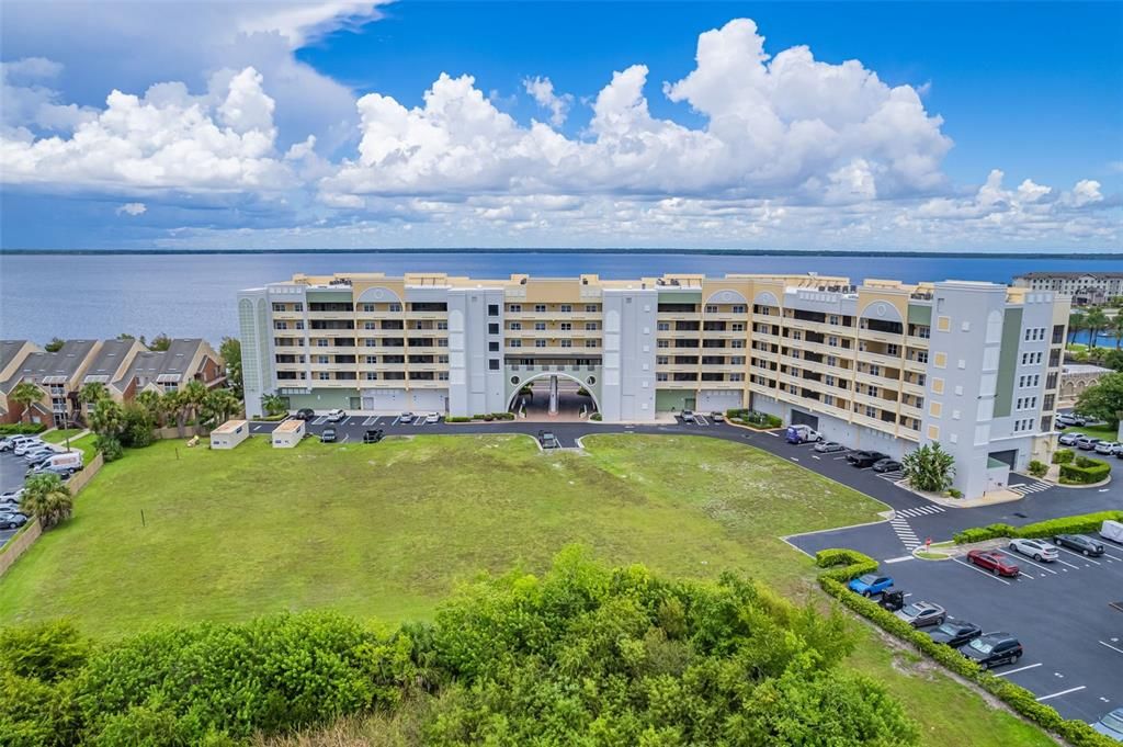 Luxury condo living right on Lake Monroe