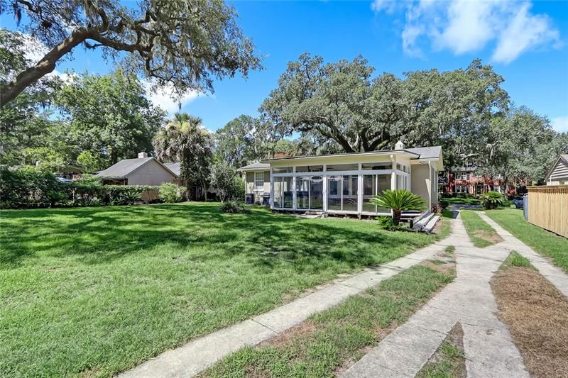 Recently Sold: $315,000 (2 beds, 2 baths, 1835 Square Feet)