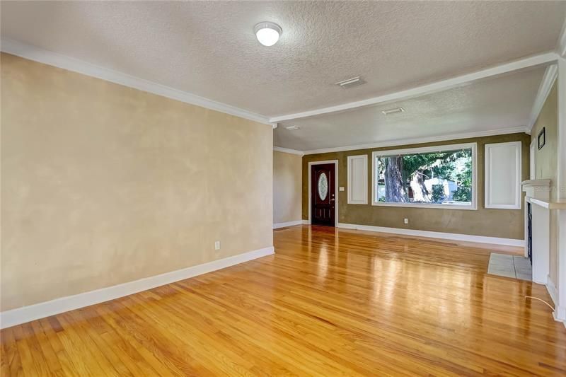 Recently Sold: $315,000 (2 beds, 2 baths, 1835 Square Feet)