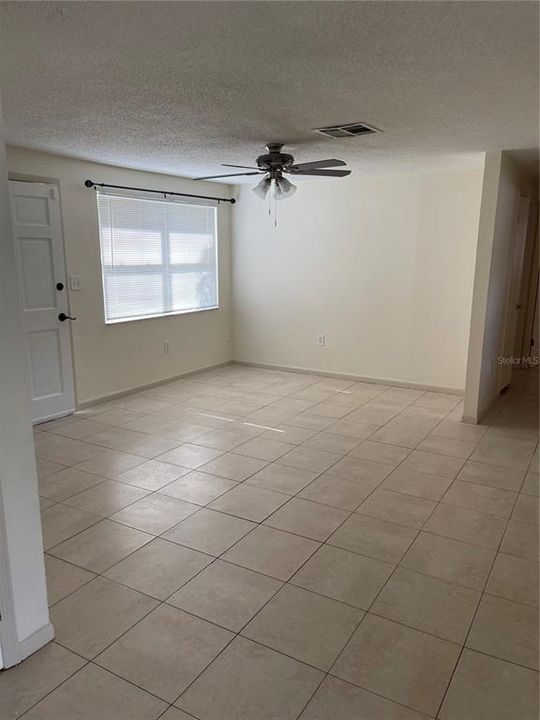 Recently Rented: $1,795 (3 beds, 1 baths, 946 Square Feet)