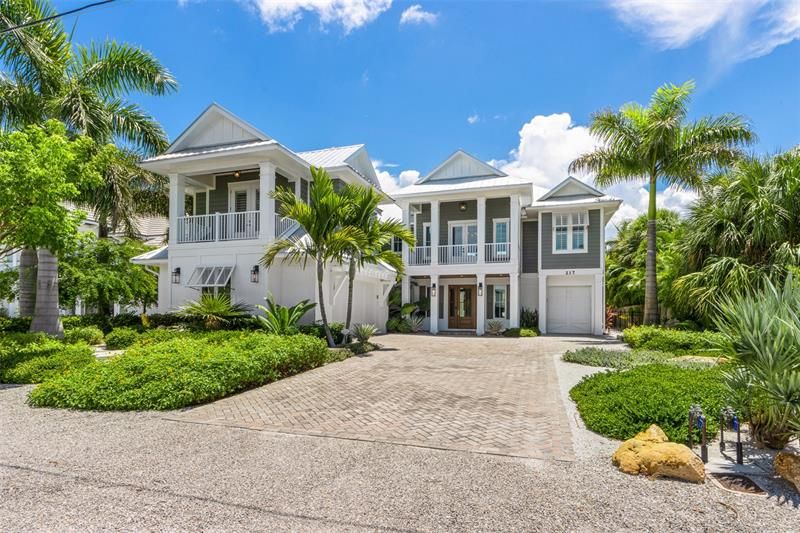 Recently Sold: $5,995,000 (4 beds, 4 baths, 2801 Square Feet)