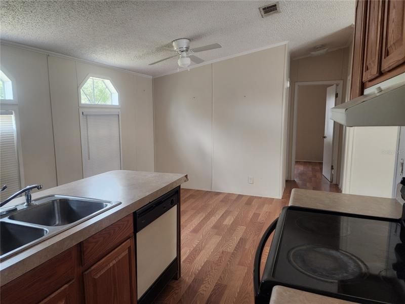 Recently Rented: $1,500 (3 beds, 2 baths, 1344 Square Feet)