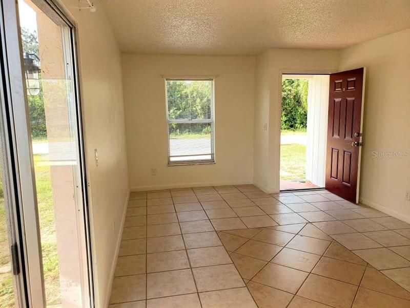 Recently Rented: $1,350 (2 beds, 2 baths, 957 Square Feet)