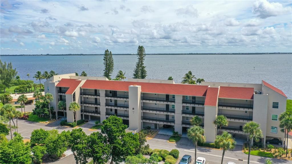 Vendido Recientemente: $699,000 (2 camas, 2 baños, 1152 Pies cuadrados)