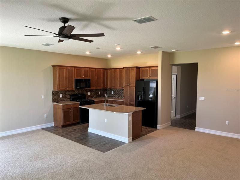 Recently Rented: $2,600 (2 beds, 2 baths, 1315 Square Feet)