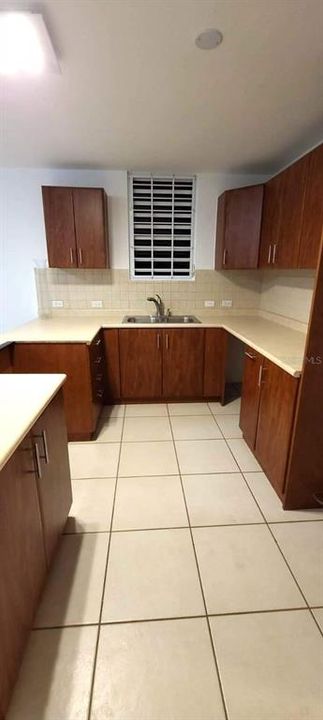 Vendido Recientemente: $310,000 (4 camas, 2 baños, 2100 Pies cuadrados)