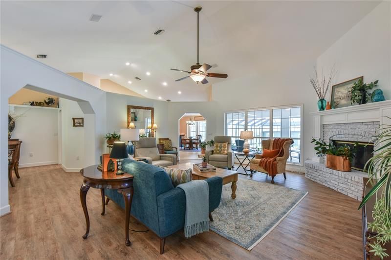 Recently Sold: $995,000 (4 beds, 3 baths, 3248 Square Feet)