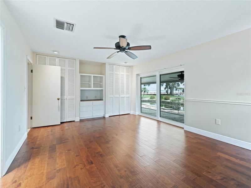 Recently Sold: $800,000 (3 beds, 2 baths, 2316 Square Feet)