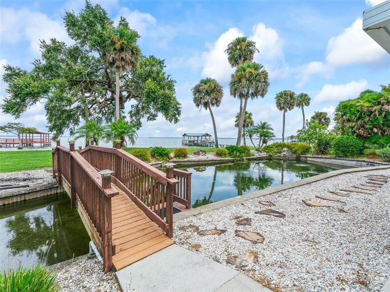 Recently Sold: $800,000 (3 beds, 2 baths, 2316 Square Feet)