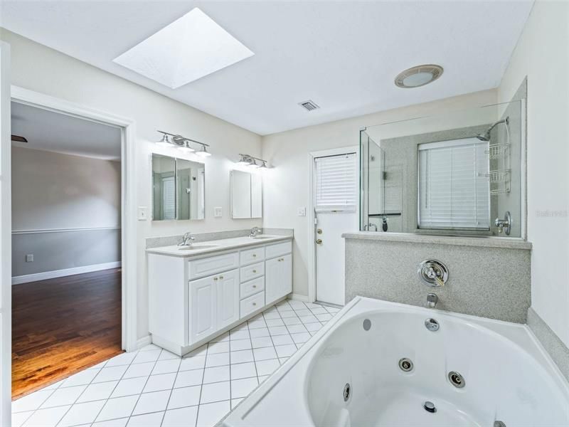 Недавно продано: $800,000 (3 спален, 2 ванн, 2316 Квадратных фут)