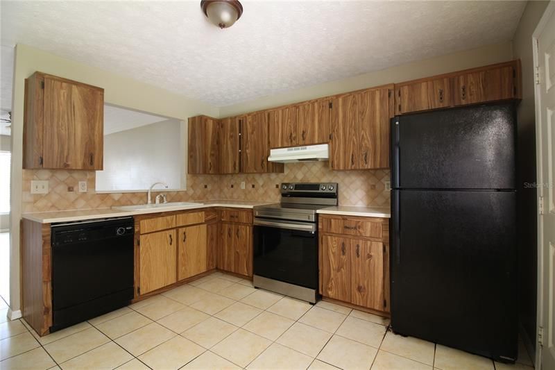 Recently Rented: $1,300 (2 beds, 1 baths, 917 Square Feet)