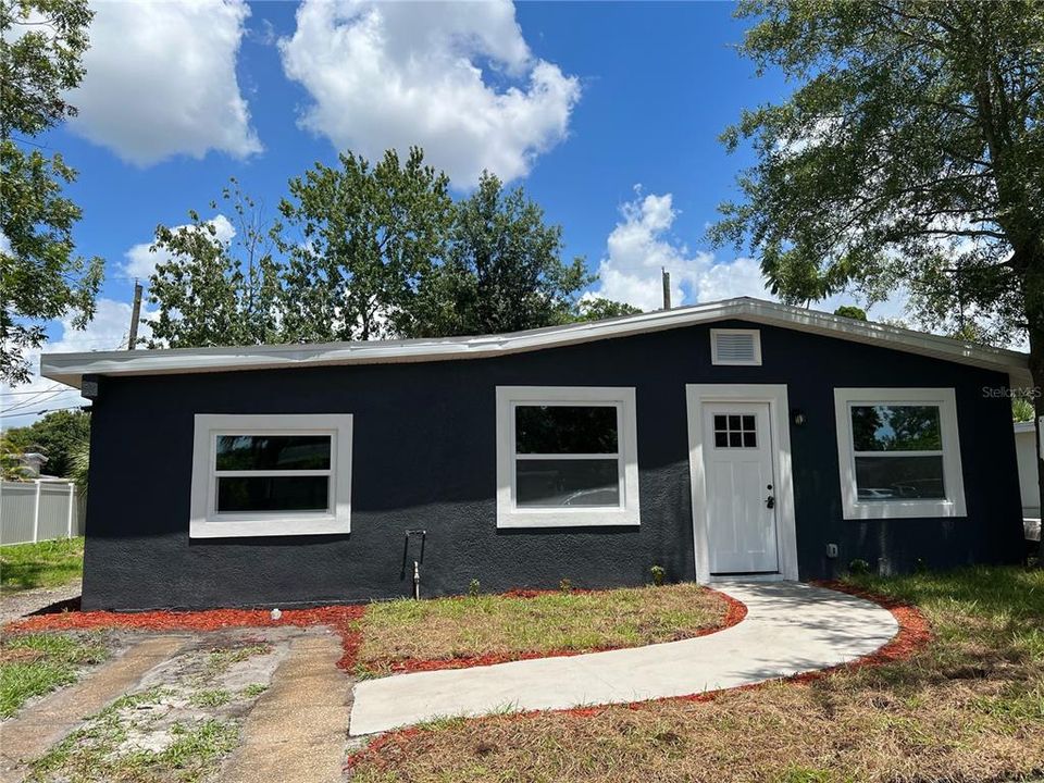 Recently Sold: $395,000 (3 beds, 2 baths, 1272 Square Feet)