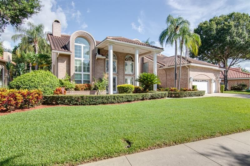 Recently Sold: $1,450,000 (6 beds, 5 baths, 6798 Square Feet)