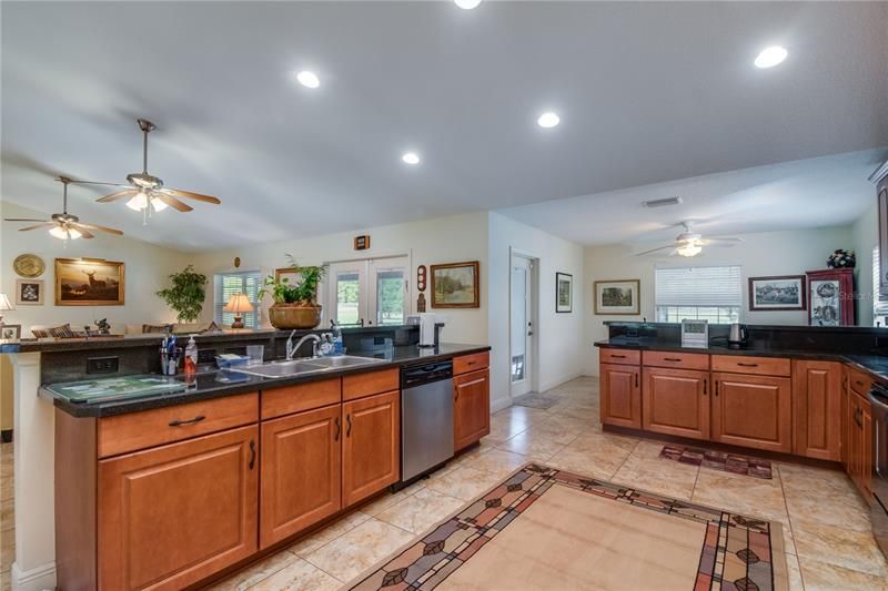 Recently Sold: $1,050,000 (3 beds, 2 baths, 2742 Square Feet)