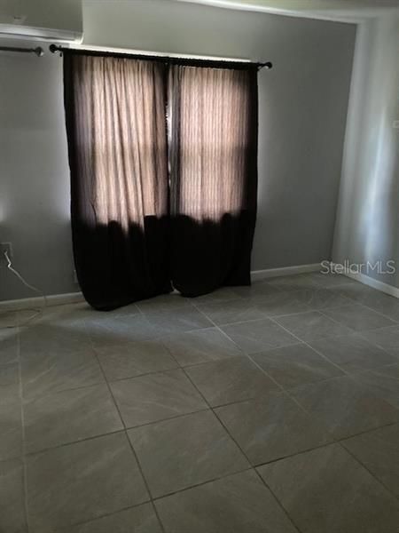 Recently Rented: $1,550 (3 beds, 1 baths, 990 Square Feet)