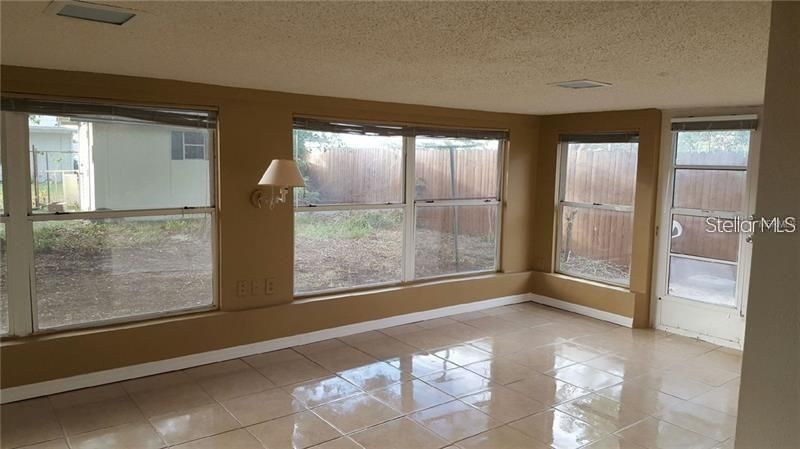 Recently Rented: $1,395 (2 beds, 1 baths, 1060 Square Feet)