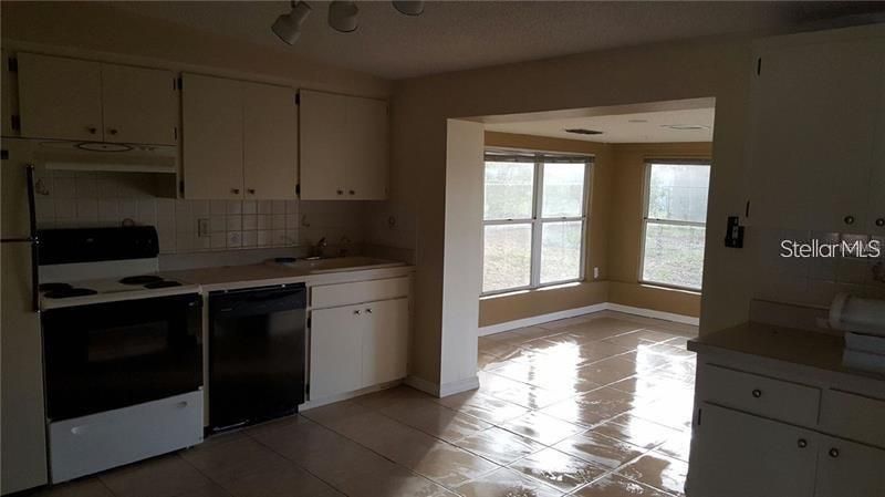 Recently Rented: $1,395 (2 beds, 1 baths, 1060 Square Feet)