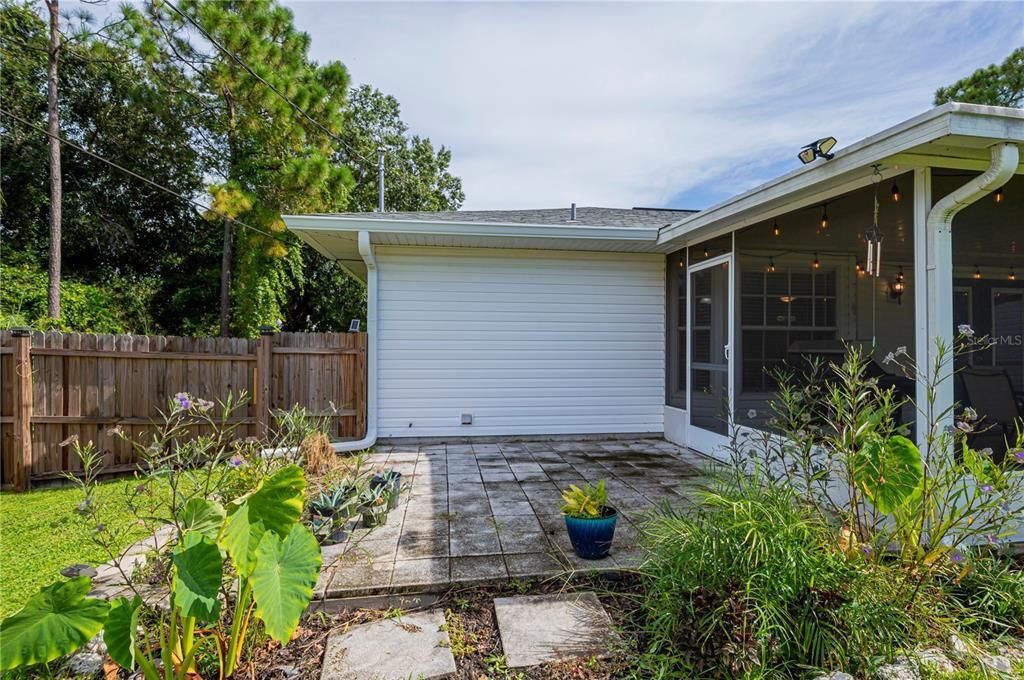 Recently Sold: $255,000 (2 beds, 1 baths, 954 Square Feet)