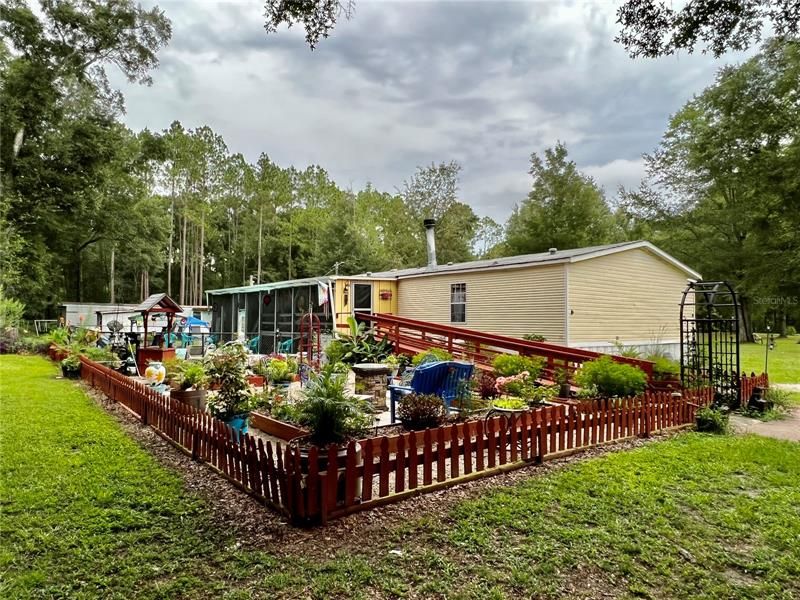 Vendido Recientemente: $260,000 (4 camas, 2 baños, 1960 Pies cuadrados)