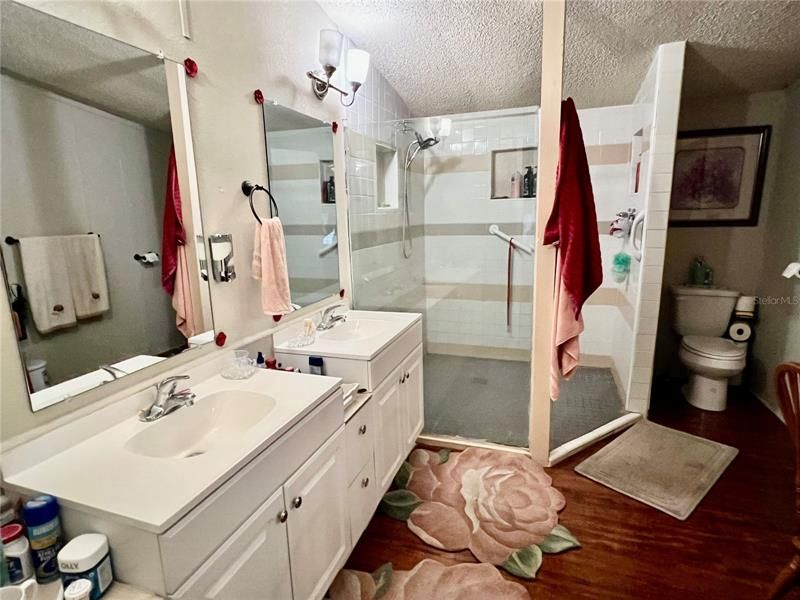 最近售出: $260,000 (4 贝兹, 2 浴室, 1960 平方英尺)