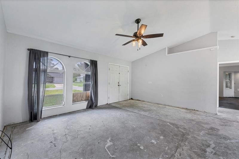 Recently Sold: $250,000 (3 beds, 2 baths, 1261 Square Feet)