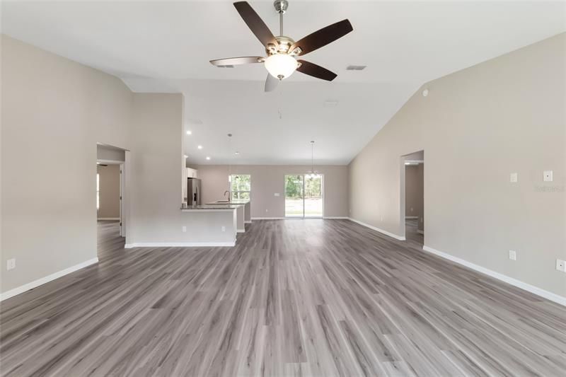 Recently Sold: $364,500 (3 beds, 2 baths, 1800 Square Feet)