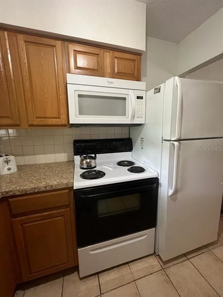 Recently Rented: $1,950 (2 beds, 1 baths, 1024 Square Feet)