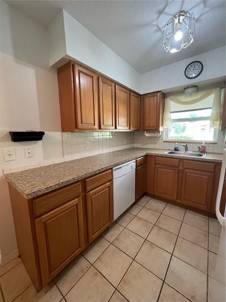 Recently Rented: $1,950 (2 beds, 1 baths, 1024 Square Feet)