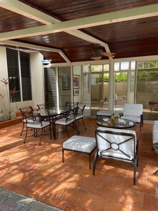 Vendido Recientemente: $739,000 (4 camas, 2 baños, 2347 Pies cuadrados)