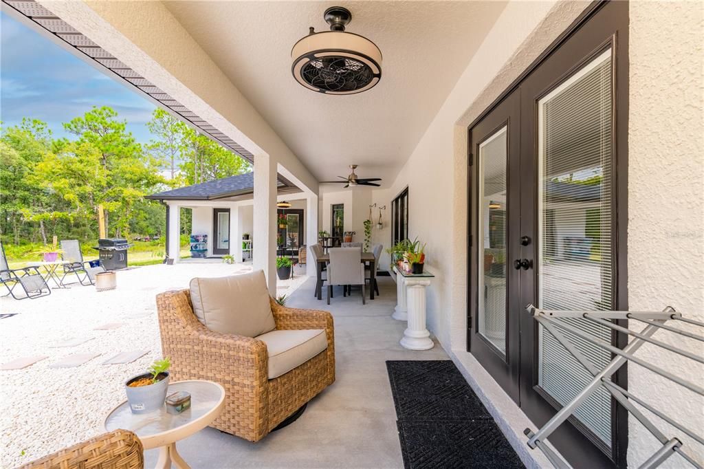 Recently Sold: $650,000 (4 beds, 3 baths, 2539 Square Feet)