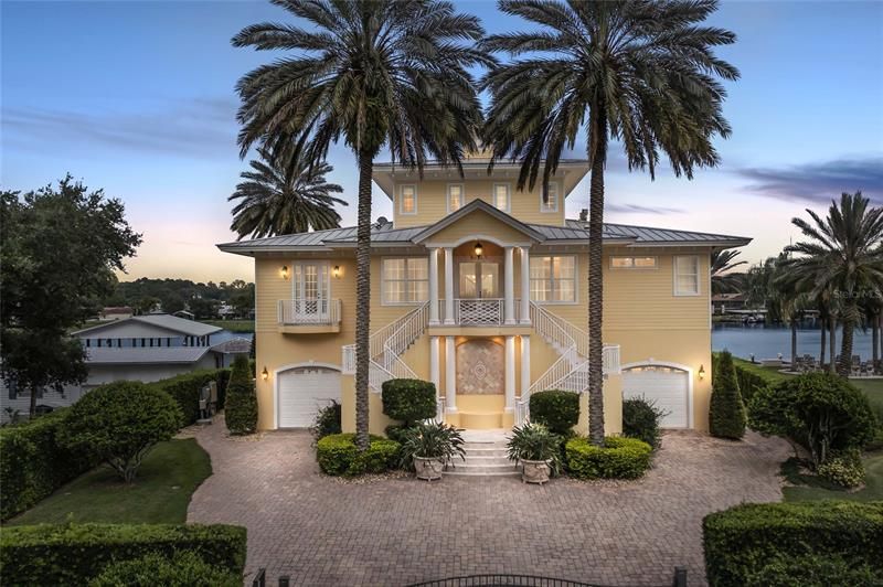 Recently Sold: $1,995,000 (6 beds, 4 baths, 4287 Square Feet)