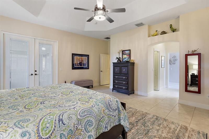 Master bedroom w/access to lanai, walk in closets & en suite