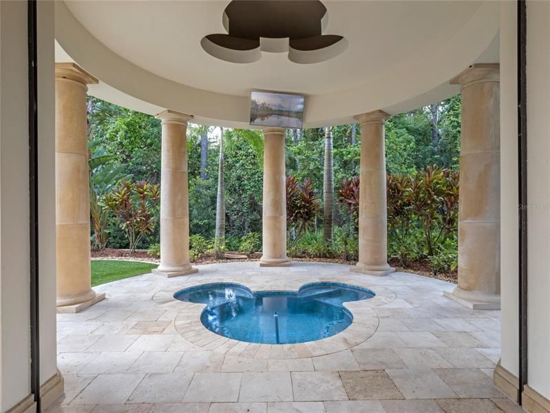 Recently Sold: $10,000,000 (5 beds, 6 baths, 9713 Square Feet)