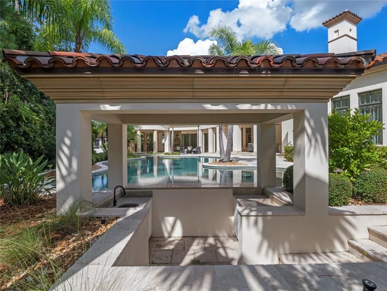 Recently Sold: $10,000,000 (5 beds, 6 baths, 9713 Square Feet)