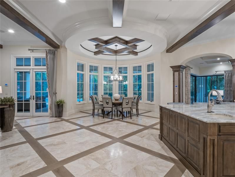 Recently Sold: $10,000,000 (5 beds, 6 baths, 9713 Square Feet)