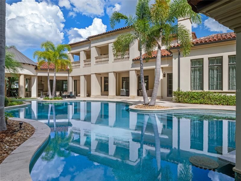 Recently Sold: $10,000,000 (5 beds, 6 baths, 9713 Square Feet)