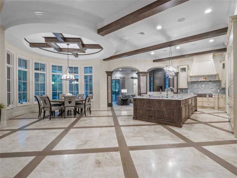 Recently Sold: $10,000,000 (5 beds, 6 baths, 9713 Square Feet)