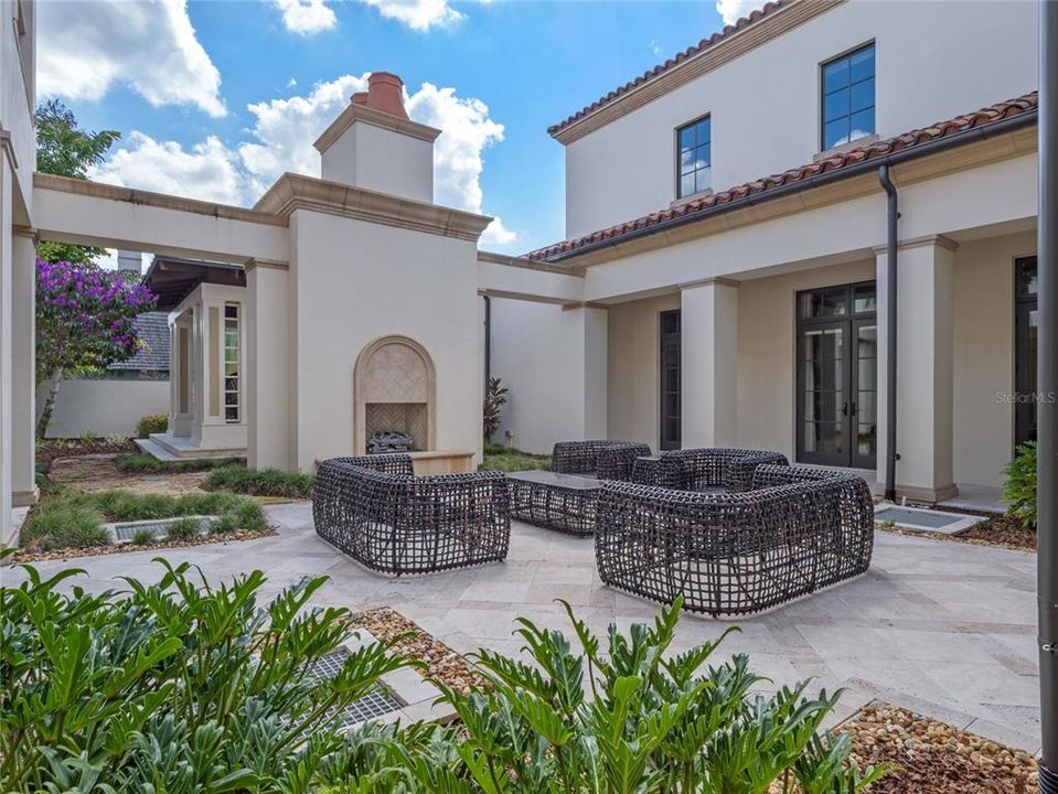 Recently Sold: $10,000,000 (5 beds, 6 baths, 9713 Square Feet)