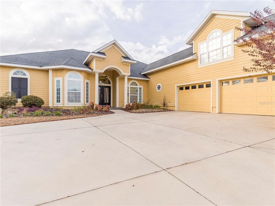 Recently Rented: $3,200 (4 beds, 2 baths, 3173 Square Feet)