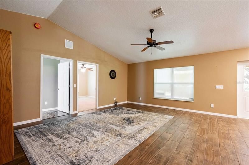 Recently Sold: $450,000 (2 beds, 1 baths, 2000 Square Feet)