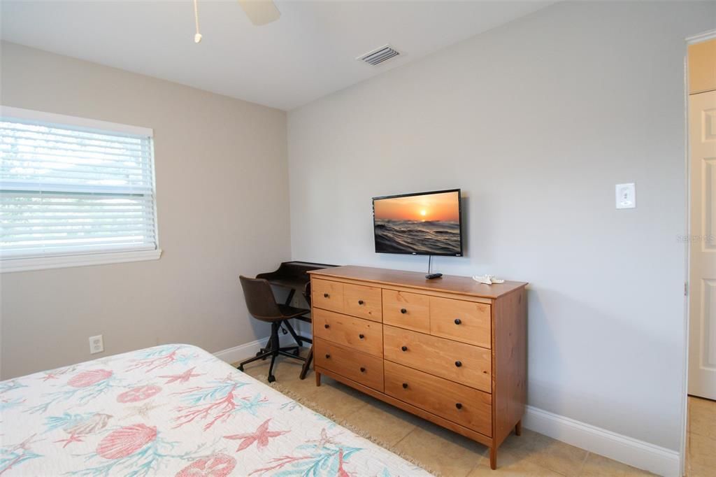 出租: $4,562 (3 贝兹, 2 浴室, 1151 平方英尺)