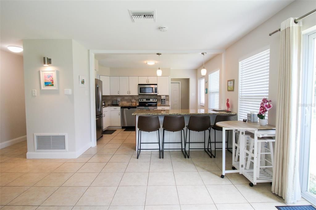 出租: $4,562 (3 贝兹, 2 浴室, 1151 平方英尺)