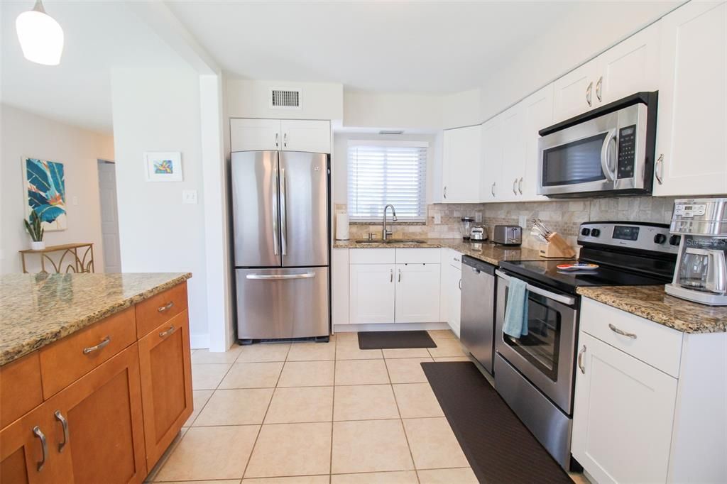 出租: $4,562 (3 贝兹, 2 浴室, 1151 平方英尺)