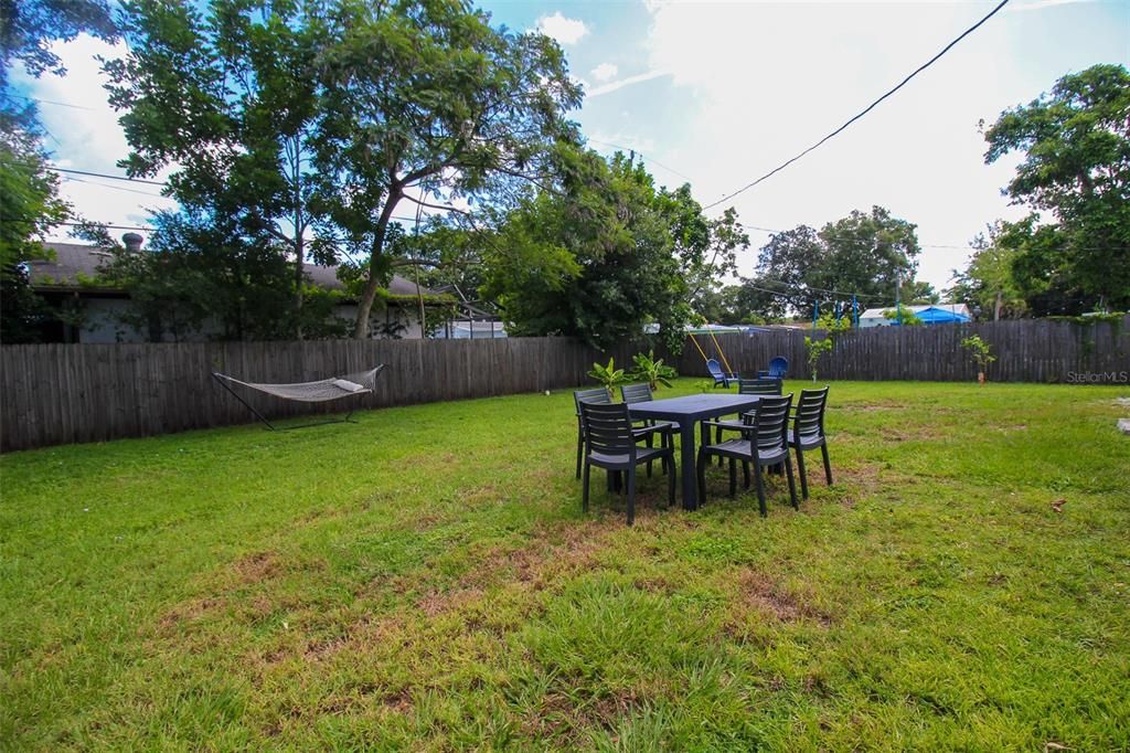 出租: $4,562 (3 贝兹, 2 浴室, 1151 平方英尺)