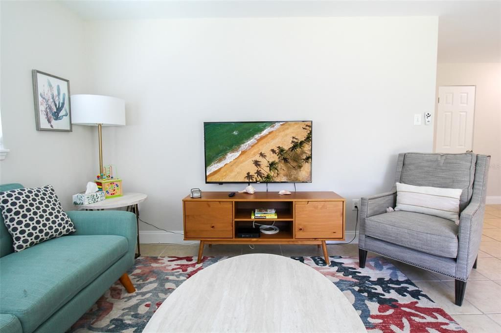 出租: $4,562 (3 贝兹, 2 浴室, 1151 平方英尺)