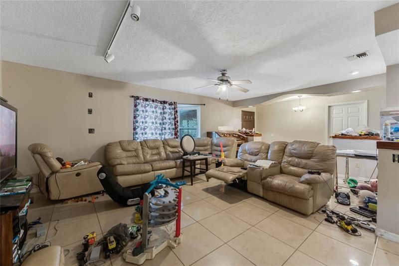 Recently Sold: $410,000 (3 beds, 2 baths, 2766 Square Feet)